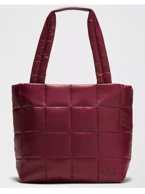 lululemon athletica Quilted Tote Bag in Burgundy -12 liter Very Great condition